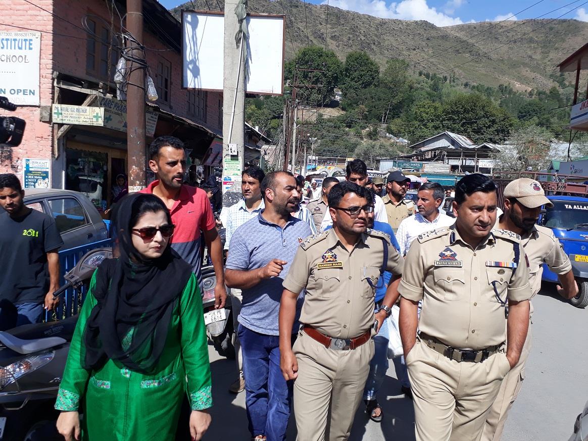 SSP Ganderbal conducts market checking