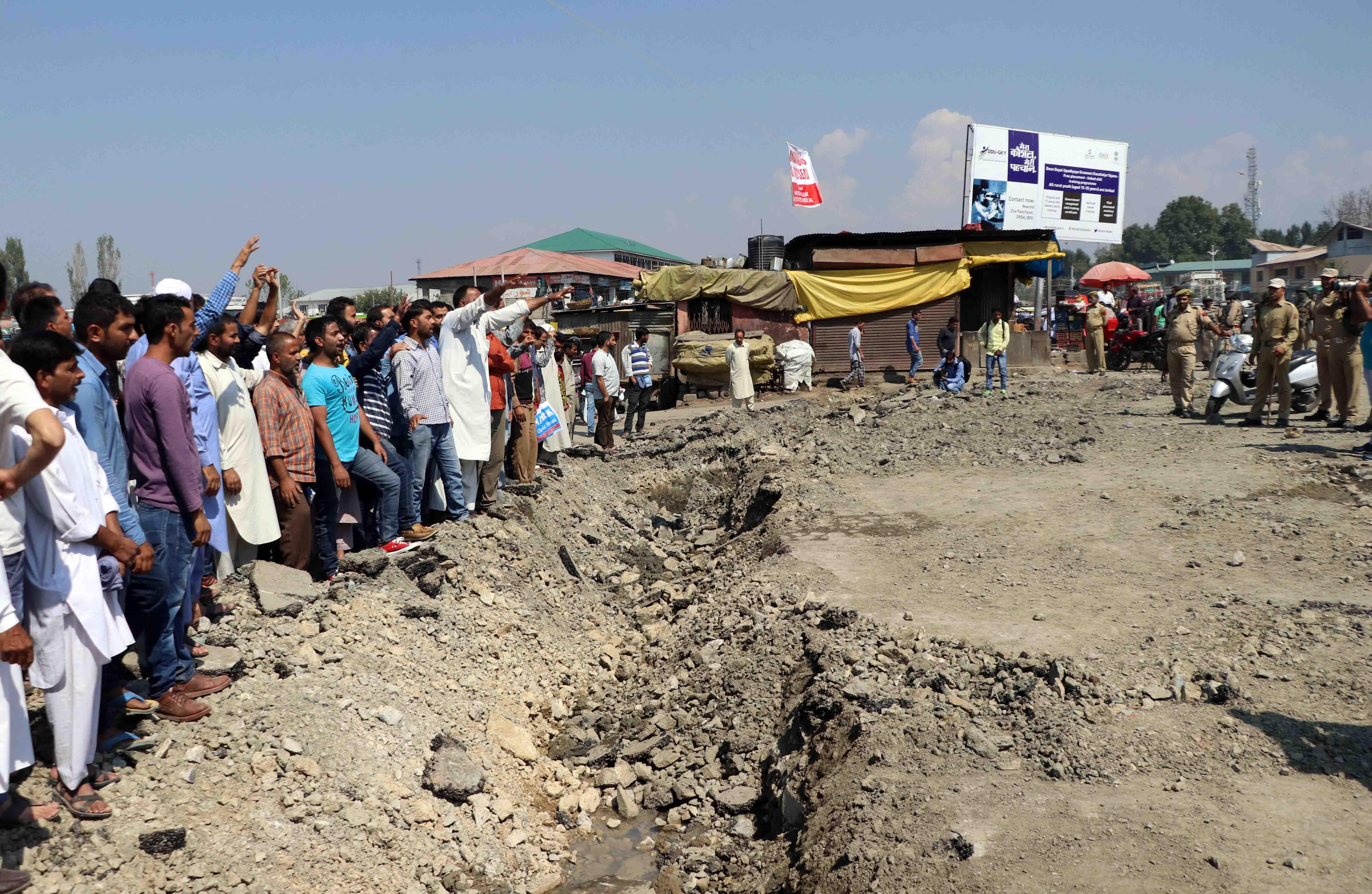BBSA protests against blocking roads of Batamaloo Bus stand