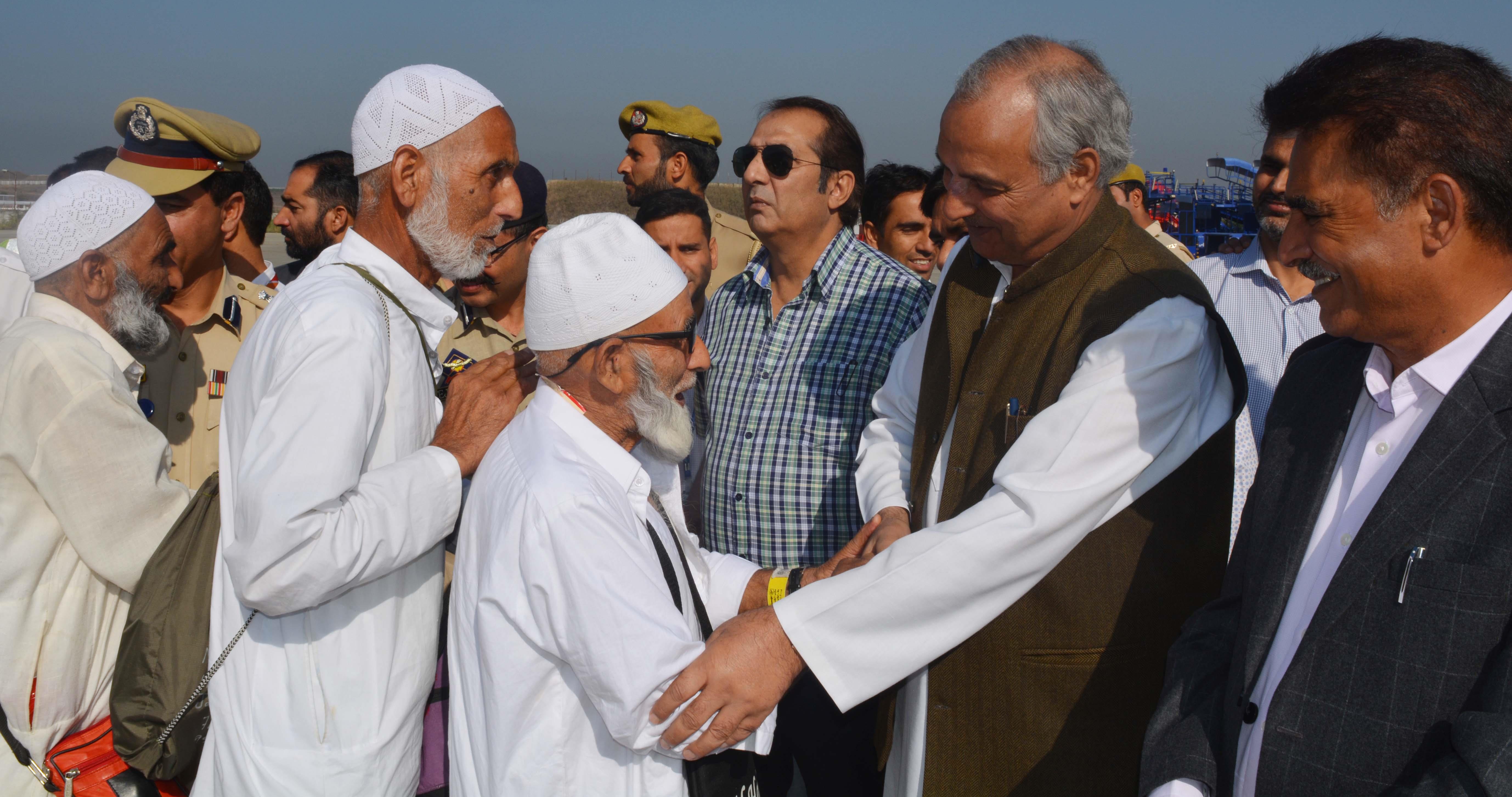 Veeri receives first Batch of Hajj pilgrims at Srinagar Int’l Airport