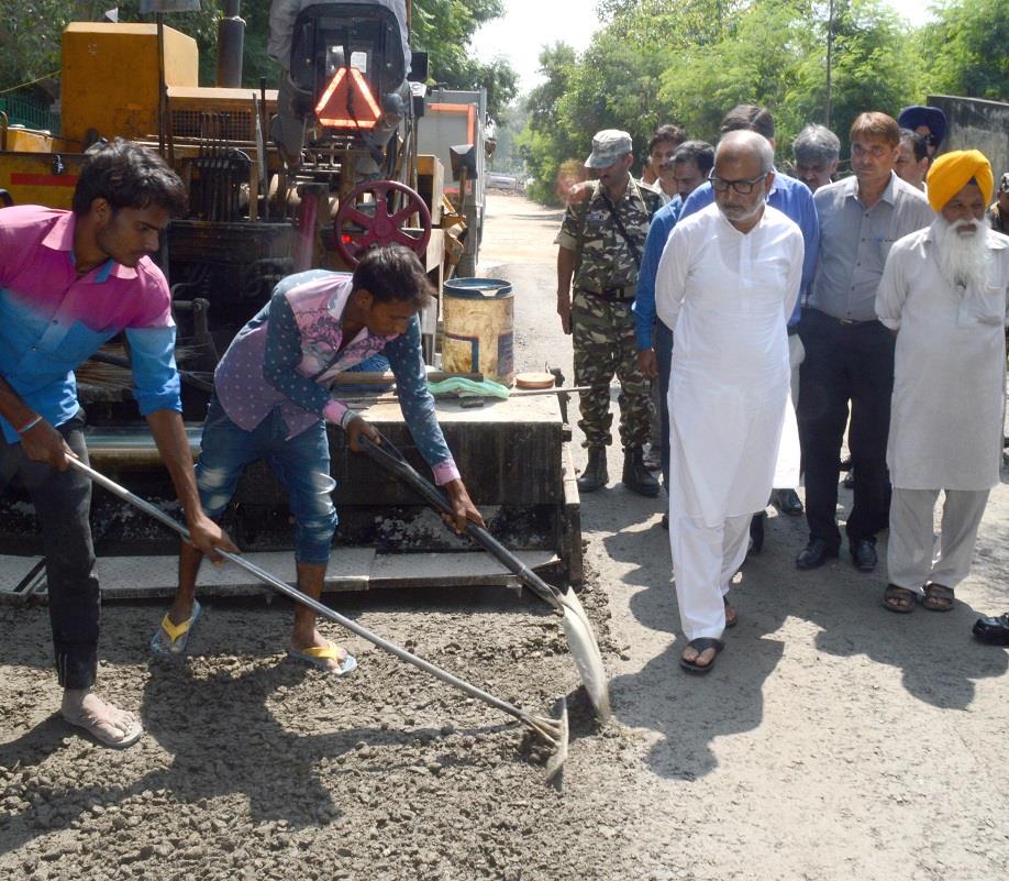 Naeem inspects road construction work at Narwal