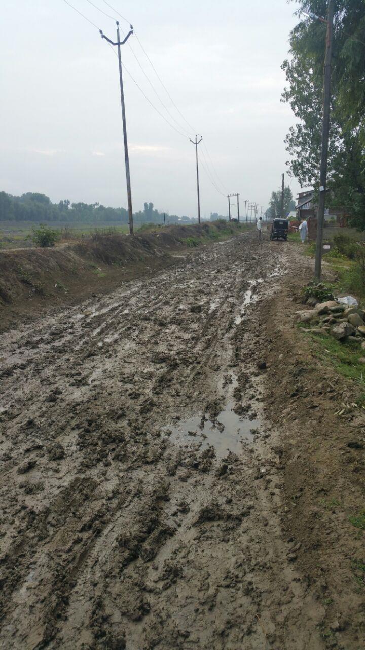 Hamdanya colony Budgam road in shambles