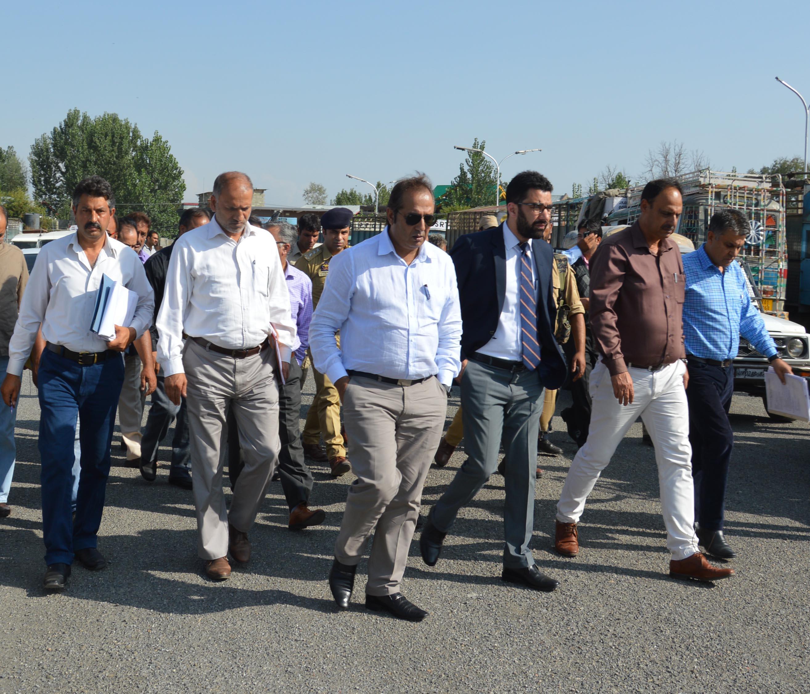 Div Com visits Parimpora Bus Terminal