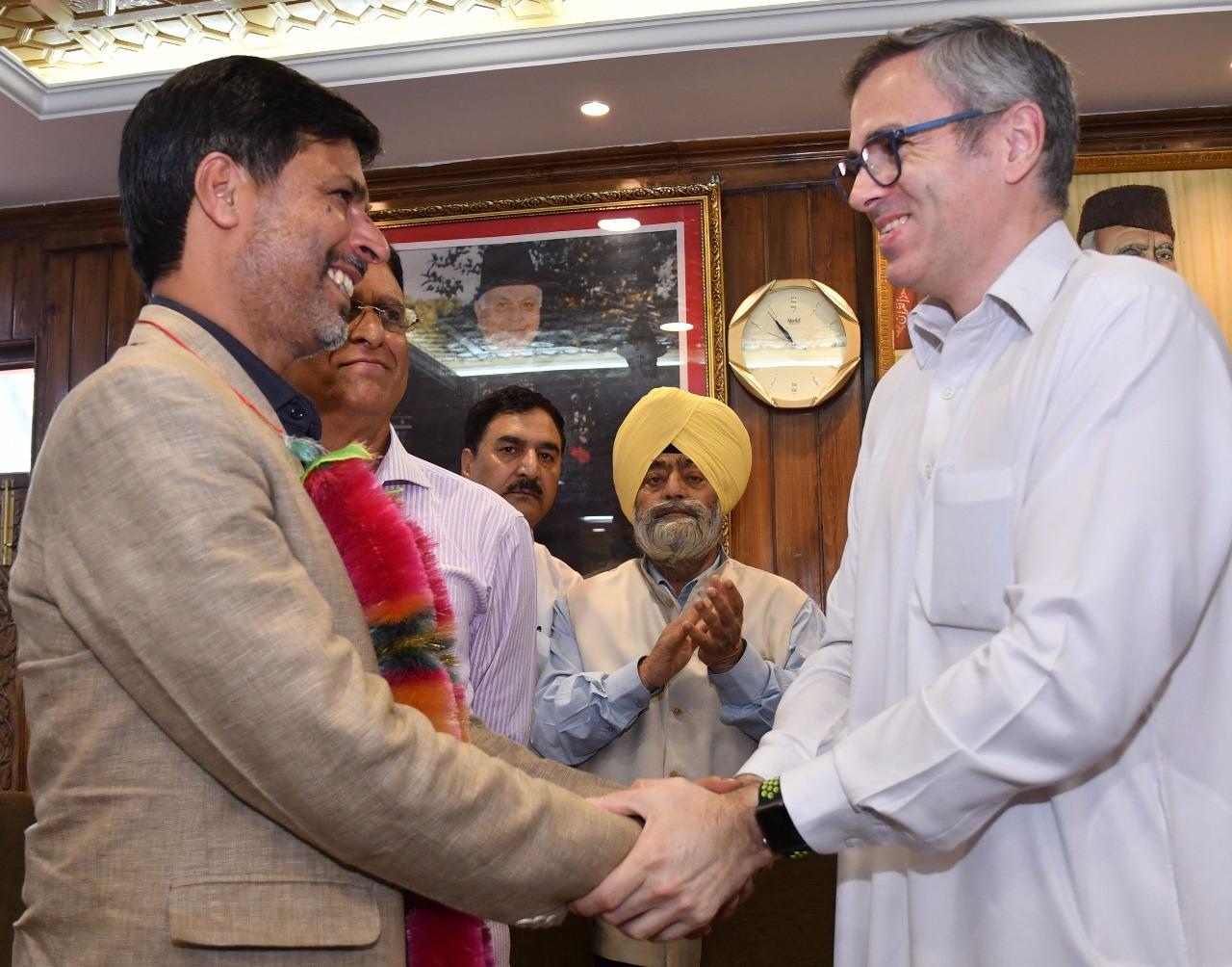 Former AIP leader Advocate Nazir Ahmed Malik joins NC