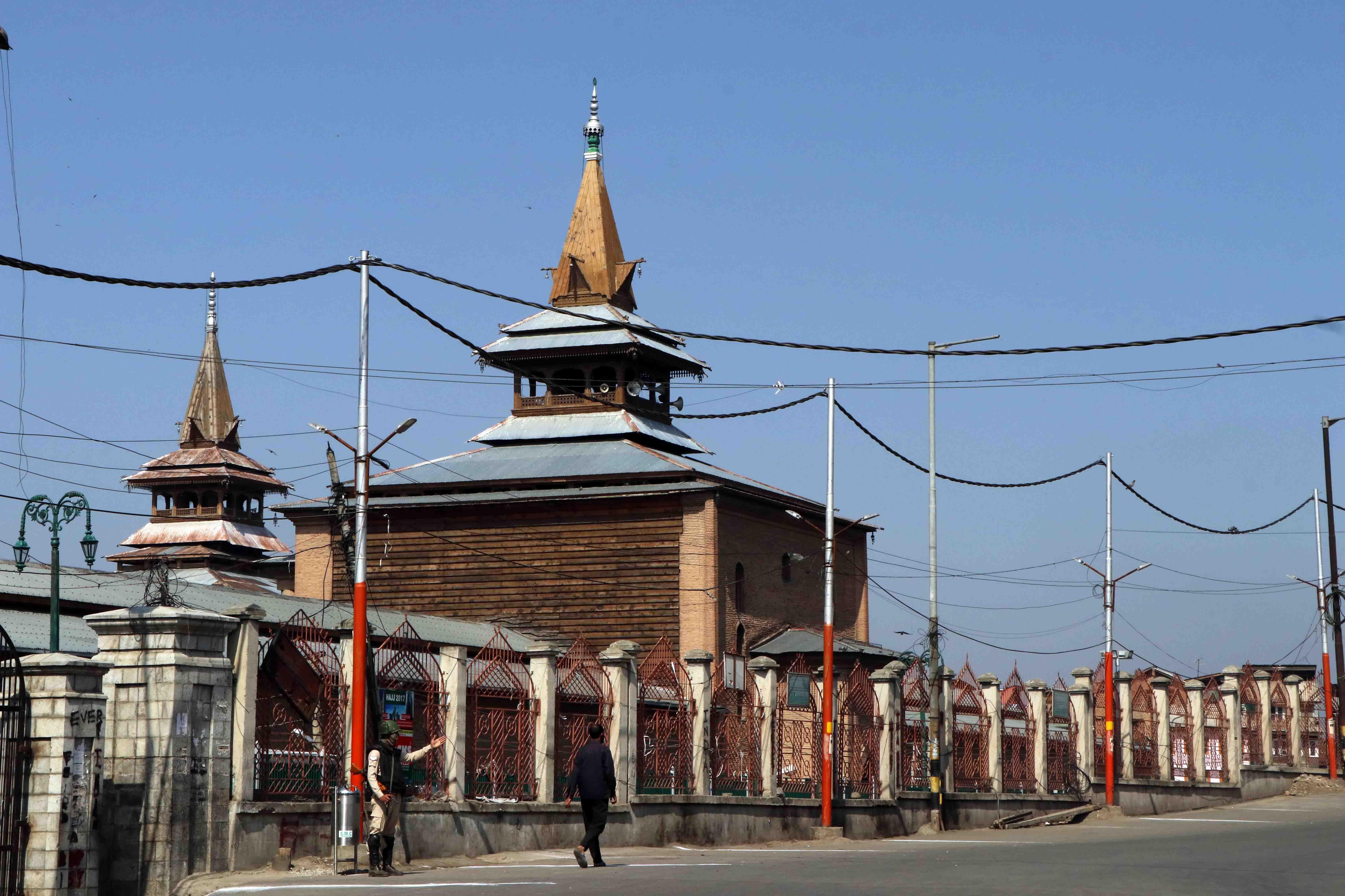 Hurriyat (M) denounces lock down of Jamia Masjid for second consecutive Friday