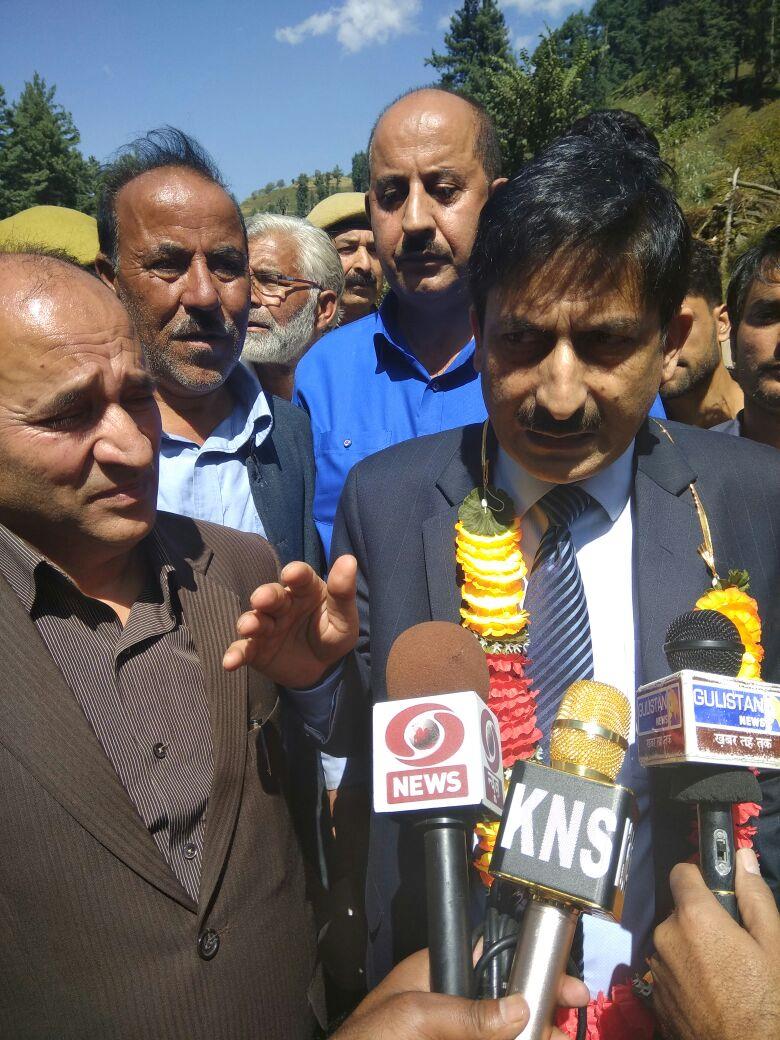 MLA Inaugurates foot bridge at Phattan, Gadool Kokernag