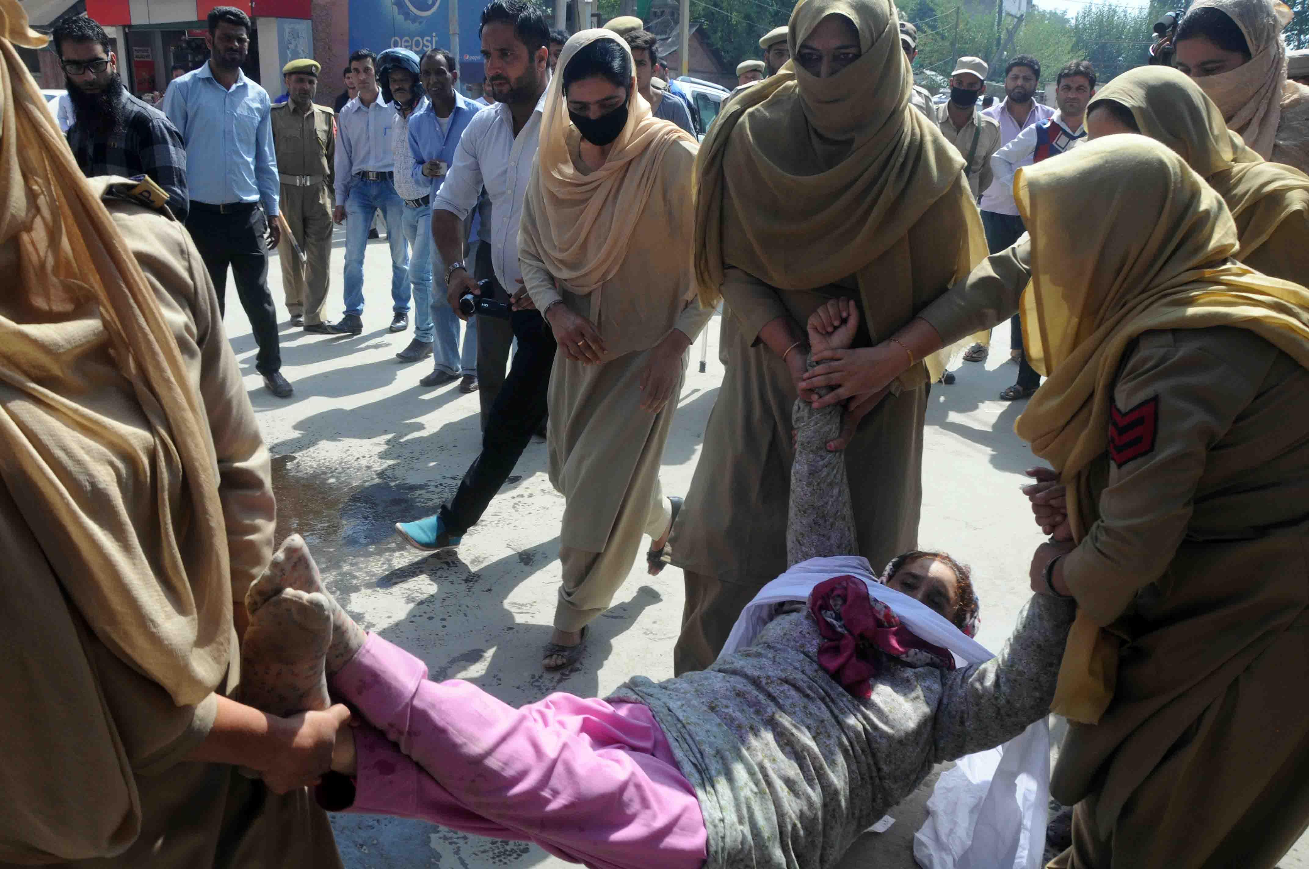 Police detain protesting Anganwari workers