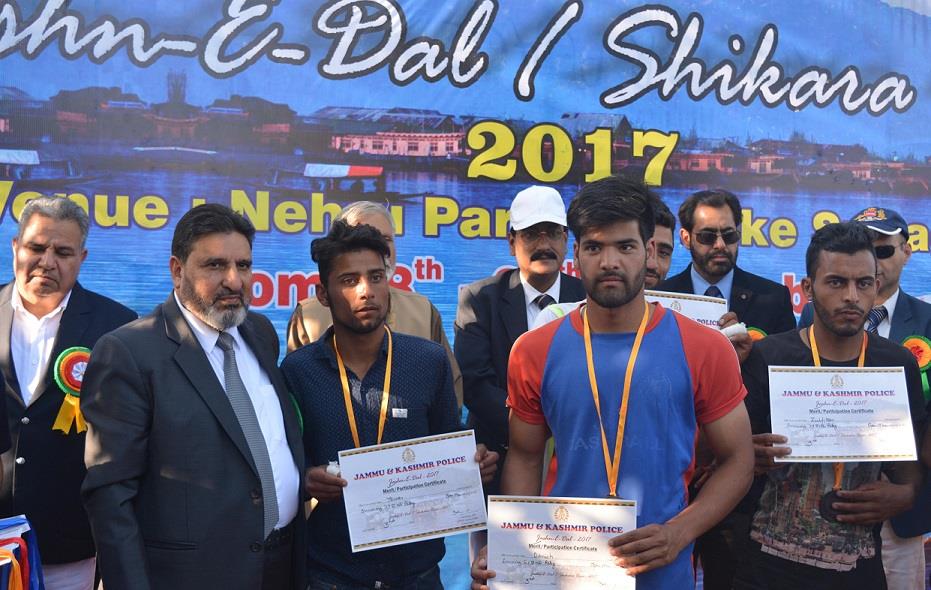 Jashn-E-Dal, Shikara Race -2017 organised by J&K Police concludes