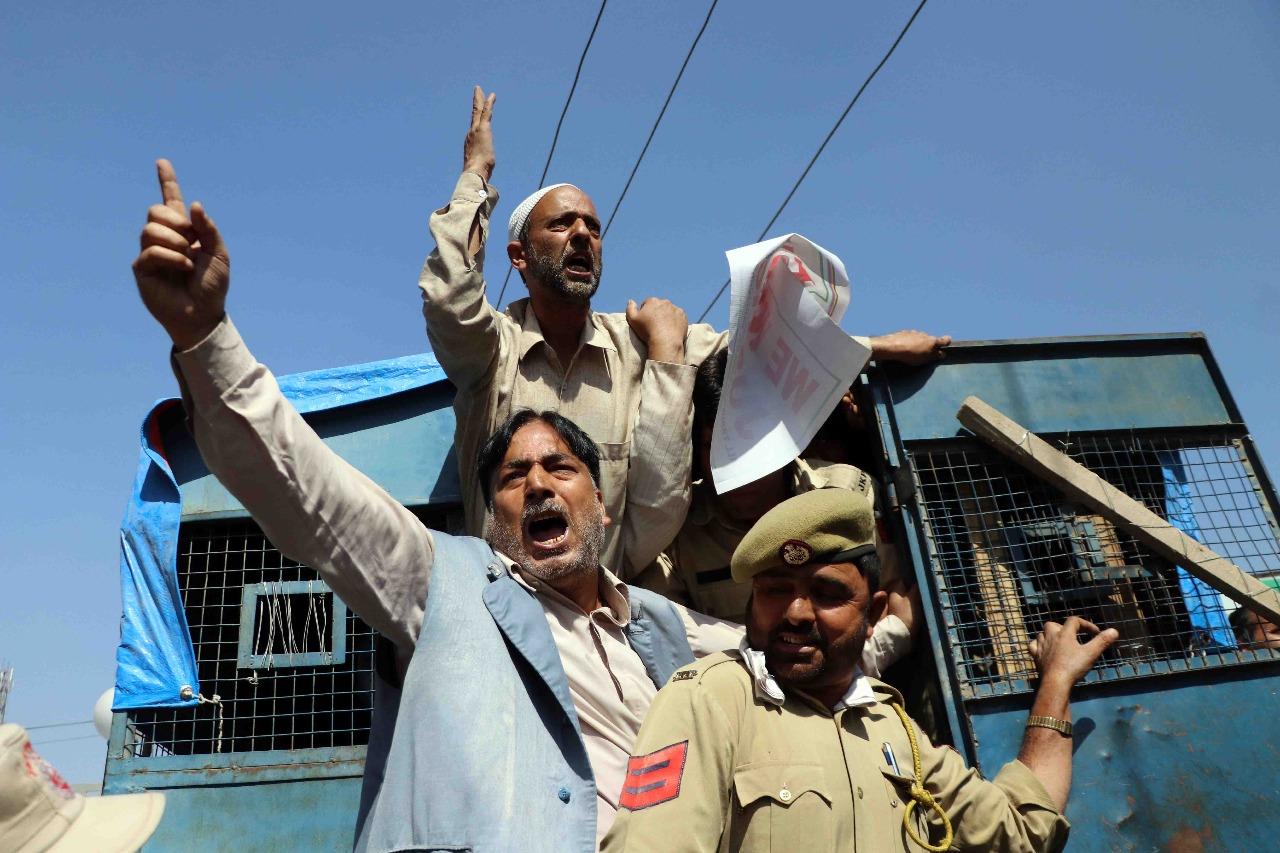 Police foils Batamaloo traders, transporters march