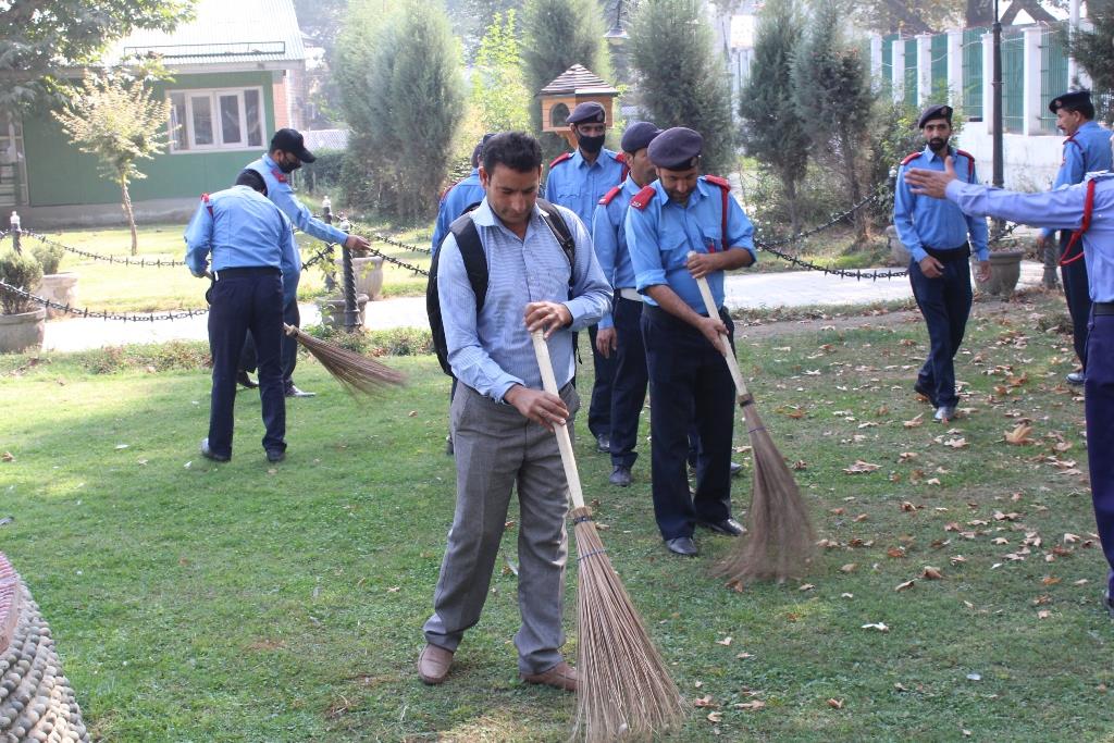 Tourism deptt organizes ‘Swachhata Hi Seva’ cleanliness drive at TRC
