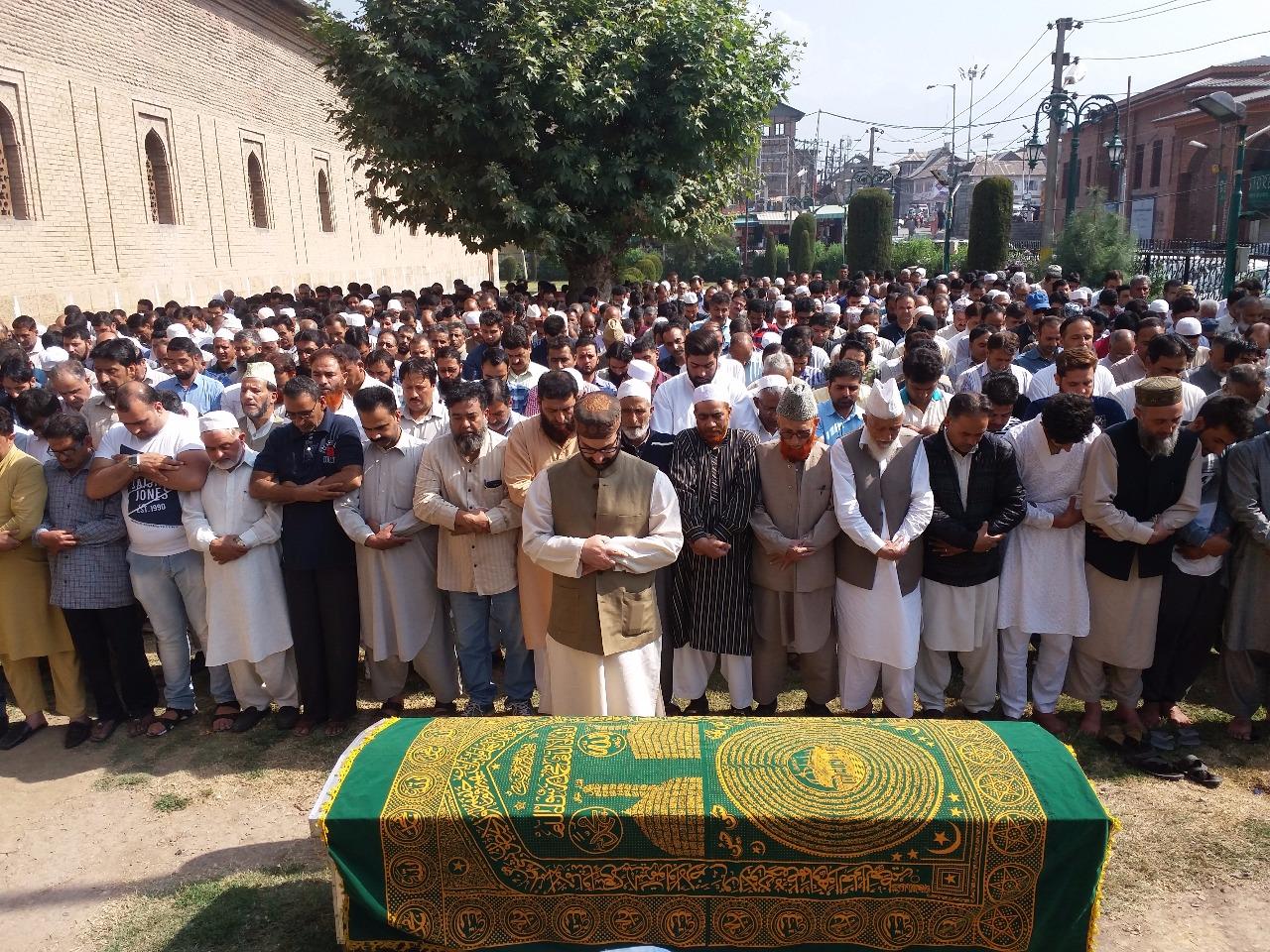 Mirwaiz grieved over demise of Shah’s wife