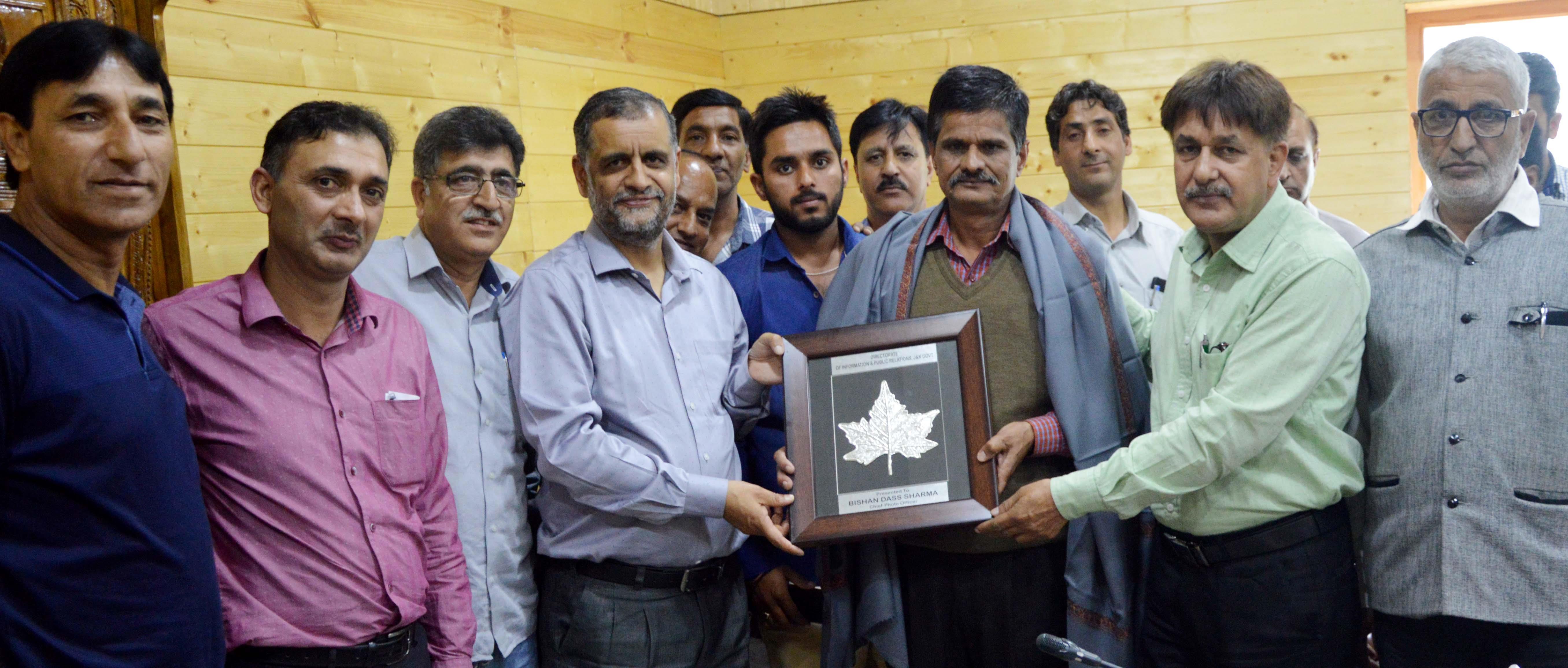 Information Deptt bids affectionate adieu to CPO B D Sharma
