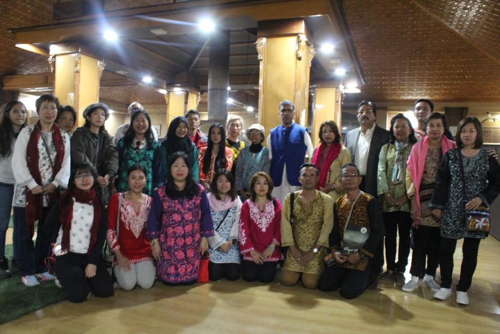 Foreign, domestic travel agents on FAM tour in Kashmir