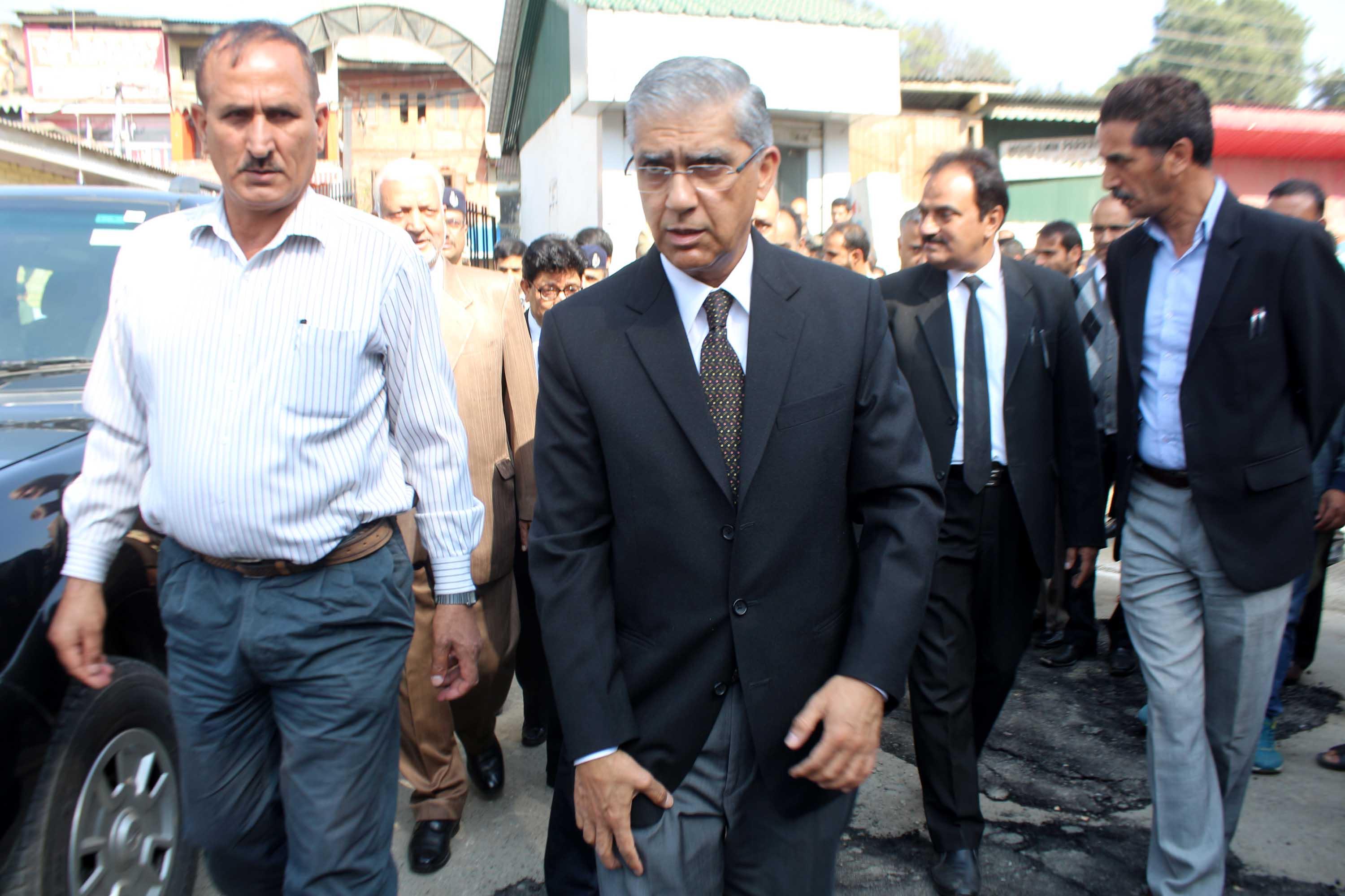 JK Chief Justice visits Anantnag