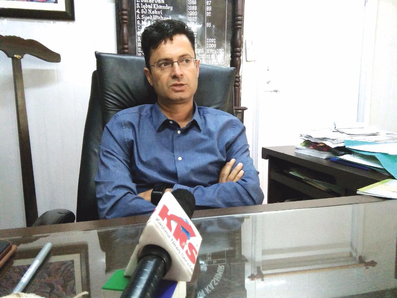 Dir Tourism reviews preparations for Gulmarg winter sports