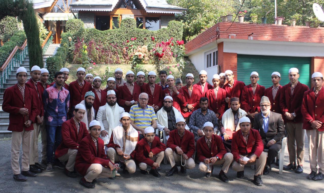 Dr Farooq asks people to remain united, shun differences