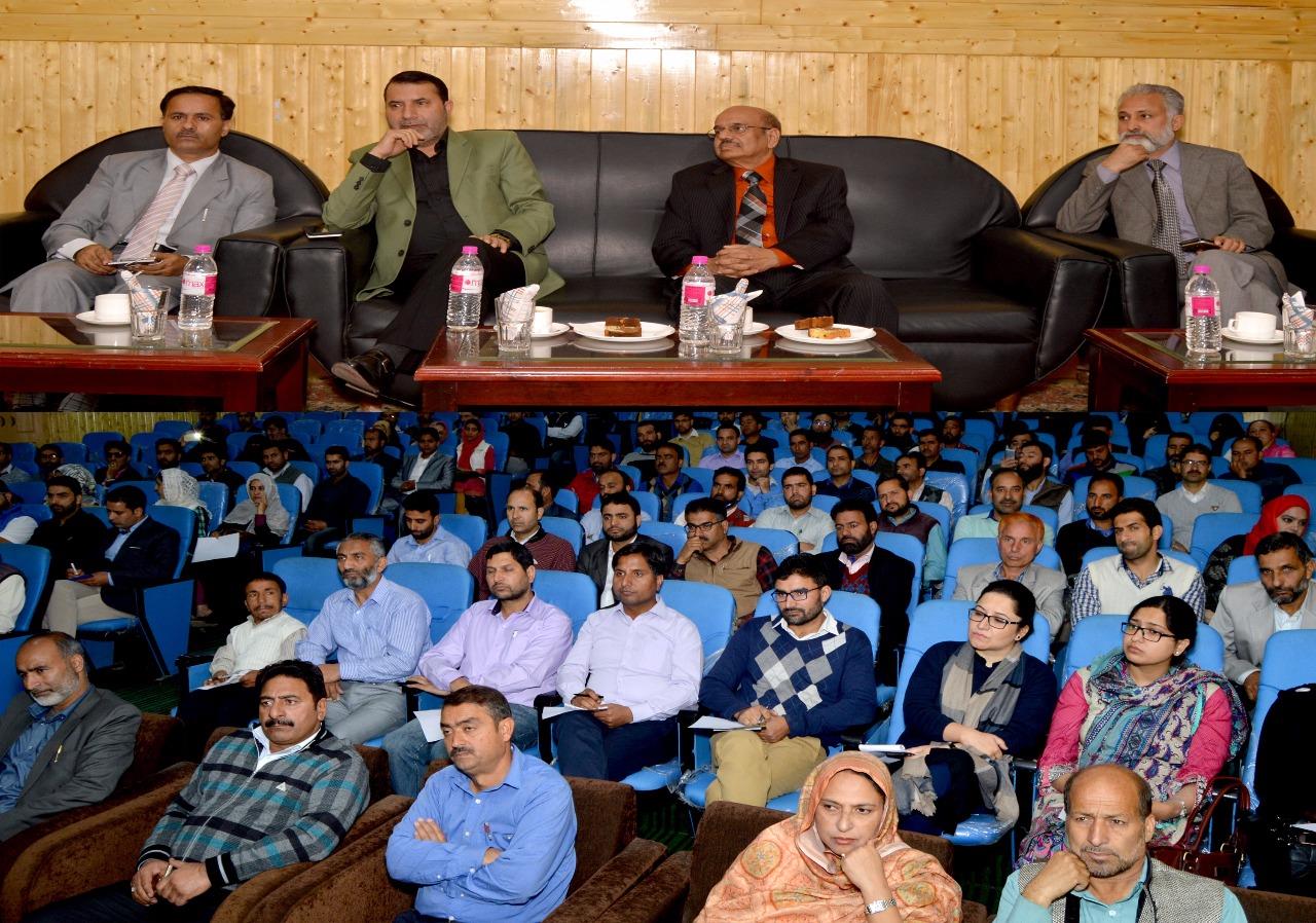 DSEK, PSAK invite US expert Dr Qazi S. Azher for training of teachers