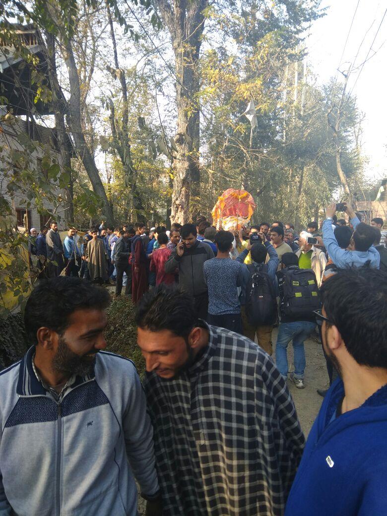 Muslims perform last rites of prominent teacher Pandit Trilokinath