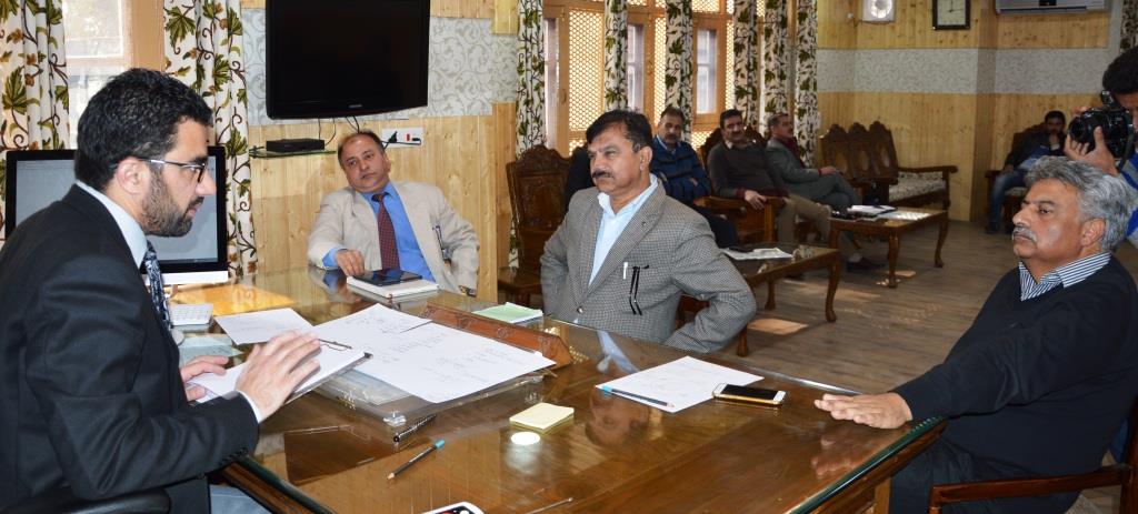 DC reviews power scenario in Srinagar