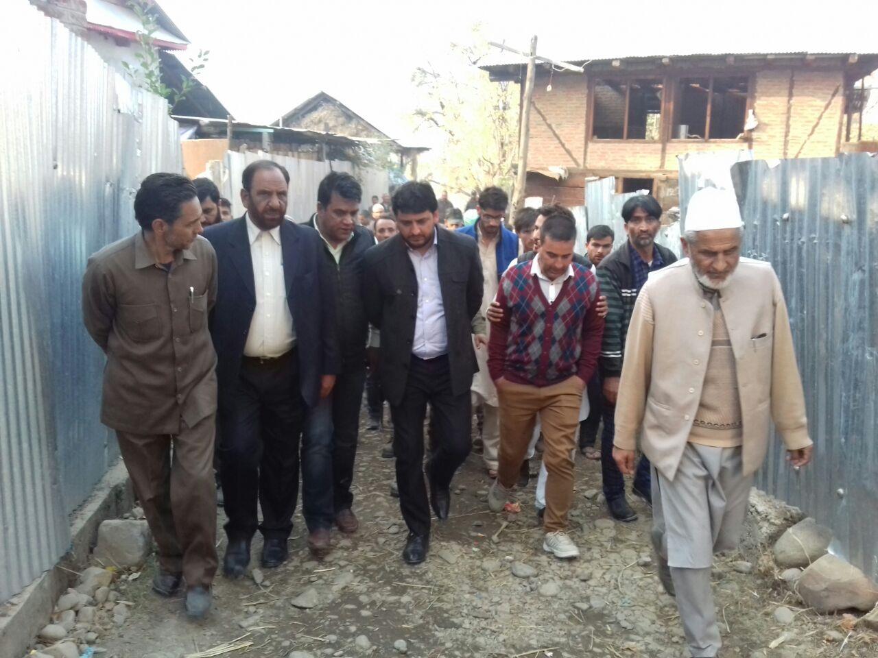 Mir Fayaz, Sofi Irfan grieved over Haril fire incident