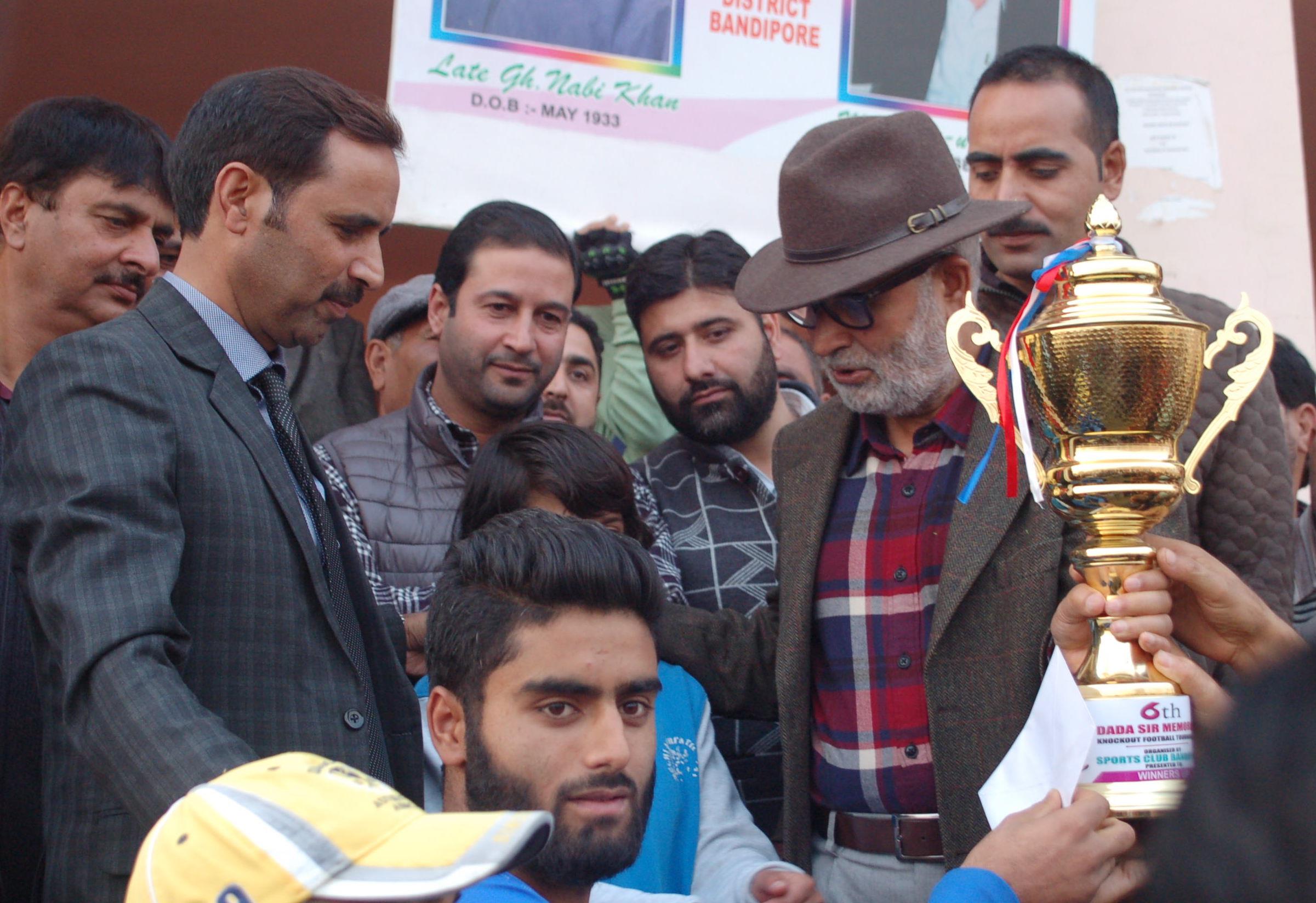 Naeem announces youth hostel, sports infrastructure initiatives for Bandipore