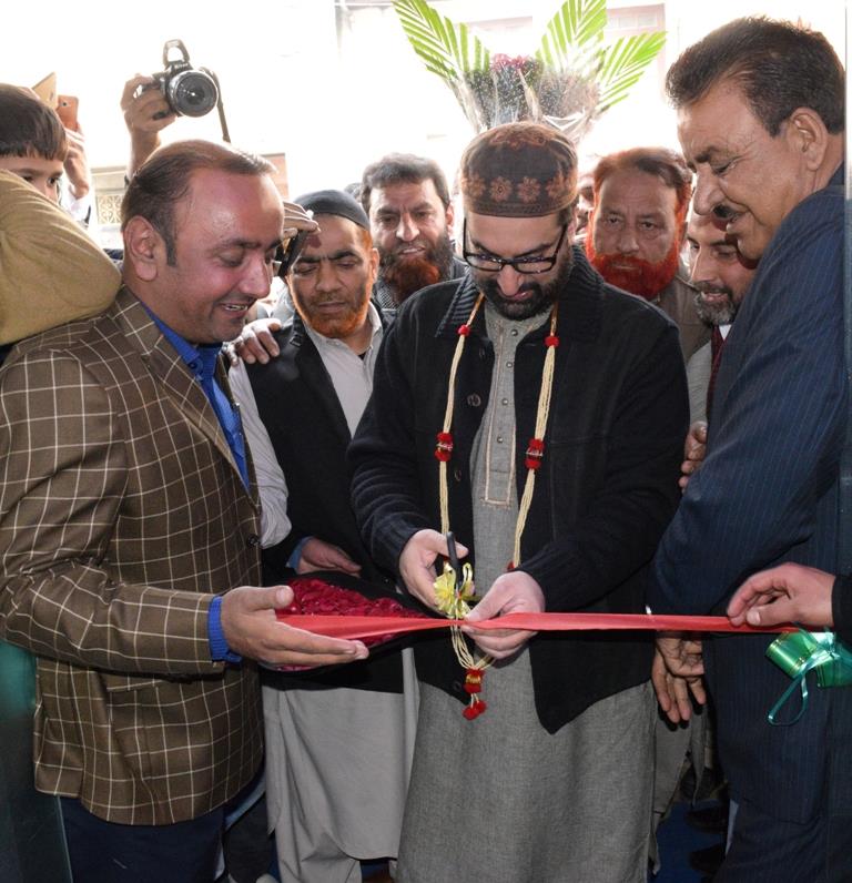 Mirwaiz inaugurates cafe diagnostic centre in downtown