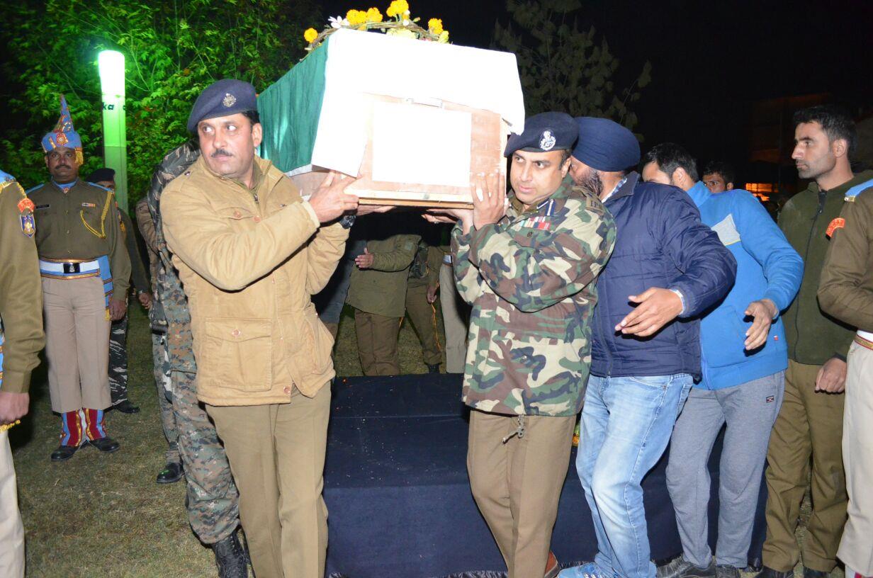 Wreath laying ceremony held at DPL Pulwama