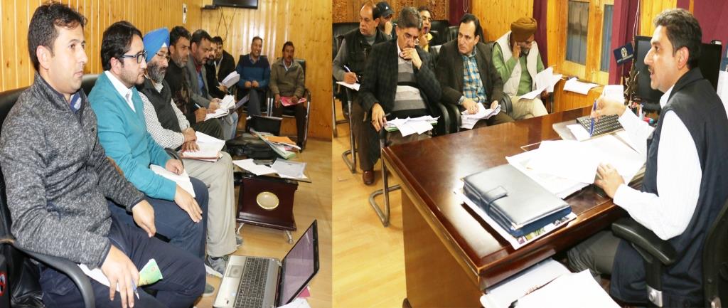 DDC Kupwara reviews winter preparedness, snow clearance plan