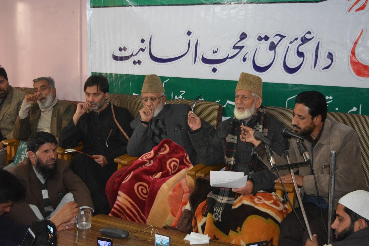 Face NIA with bravery, persistence and commitment: Geelani tells youth