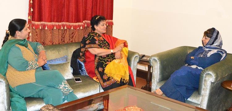 NCW chairperson calls on CM