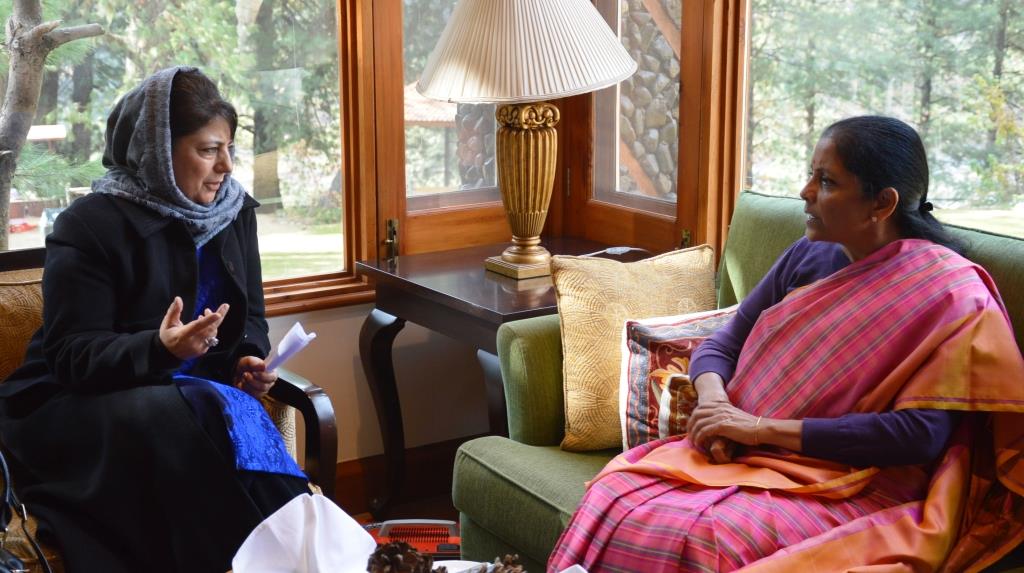 At Pahalgam, Mehbooba meets DM
