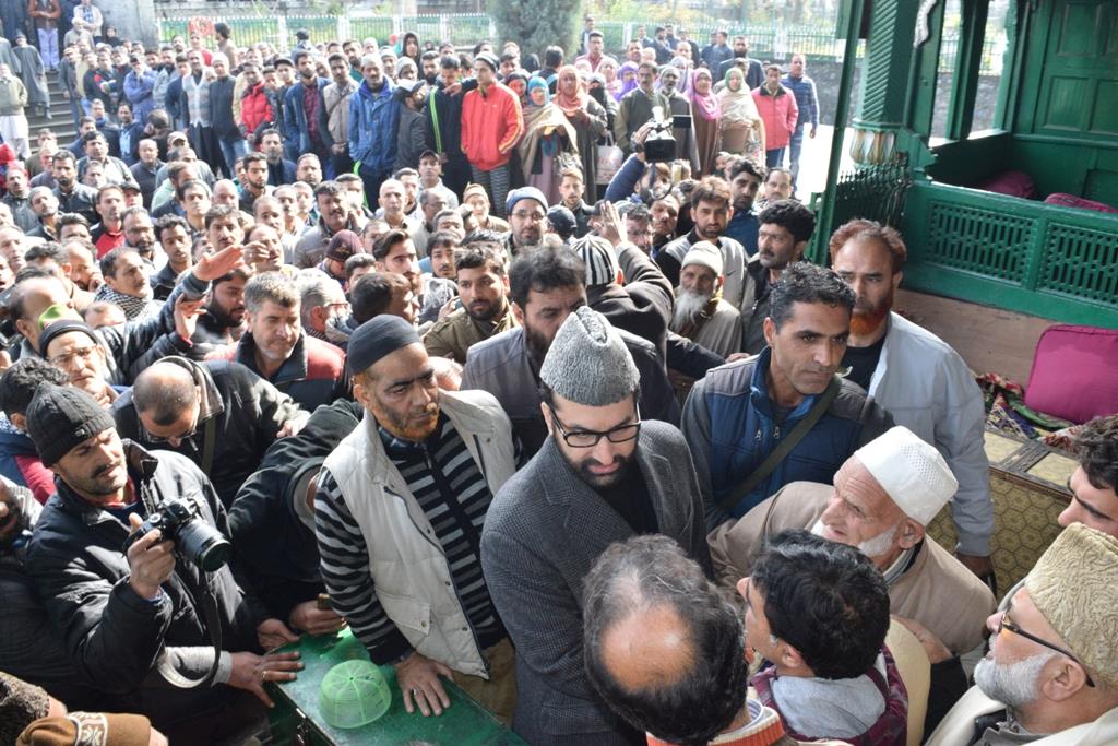 Mirwaiz visits Khankha-e-Moula