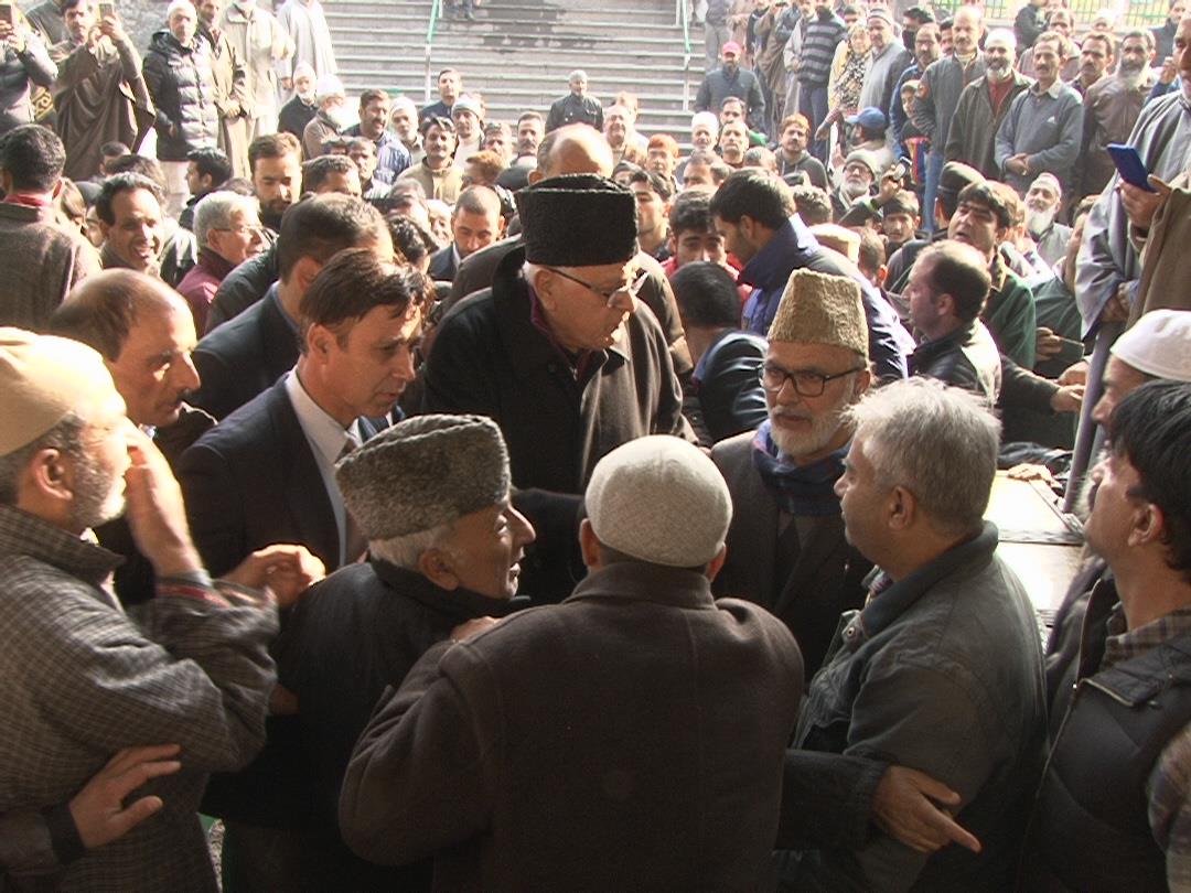 Dr Farooq visits Khanqah-e-Moula