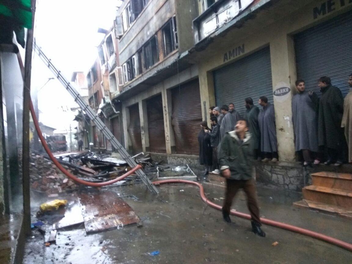 Fire guts 15 shops, four houses in Anantnag