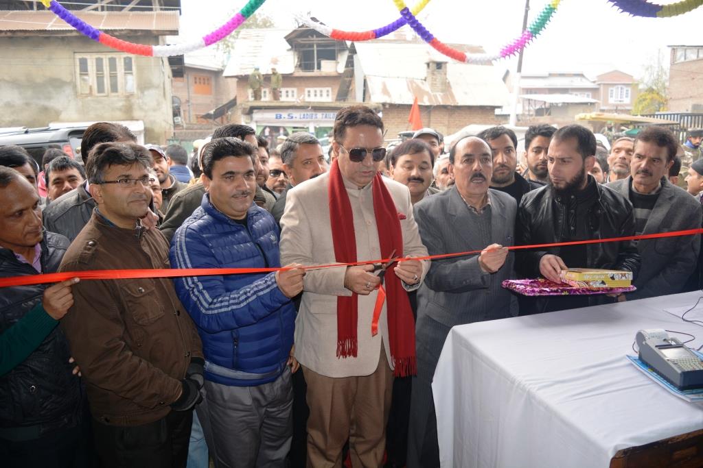 Zulfkar launches PoS machines in Budgam, Jawahar Nagar