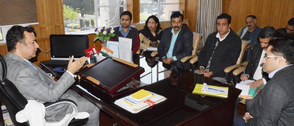 Zulfkar reviews food grains supply to Kashmiri Migrants