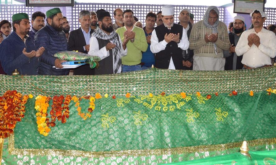 Andrabi visits Peer Budhan Ali Shah Shrine