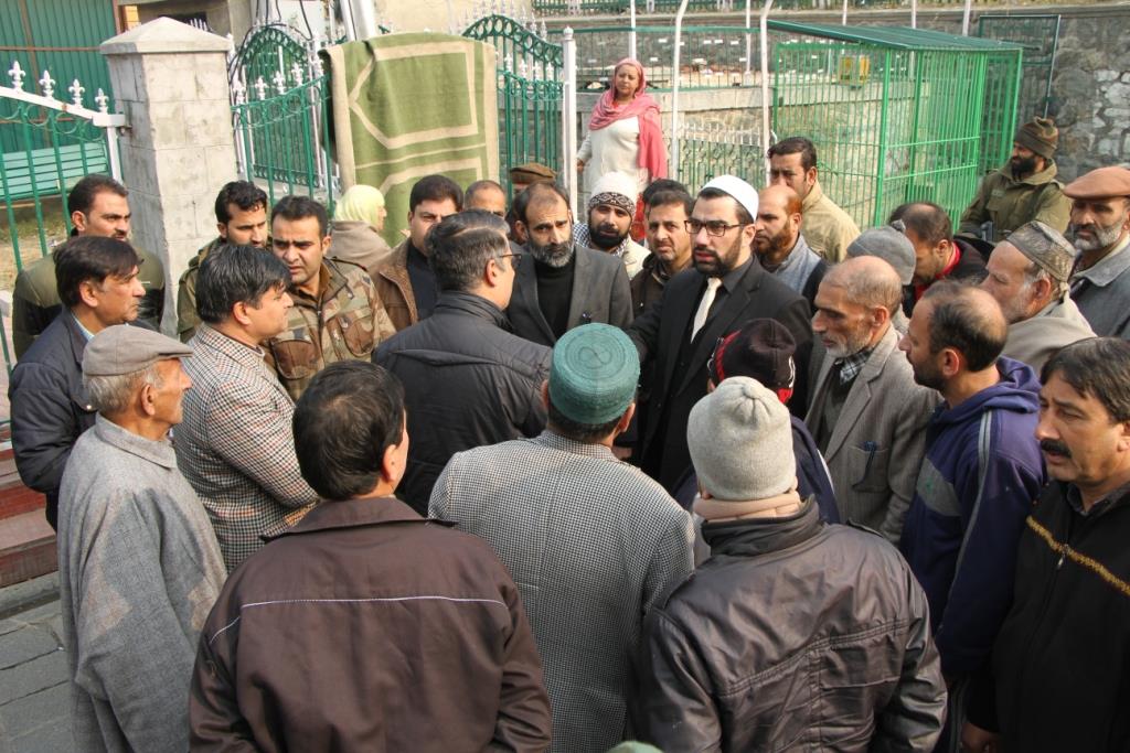 DC Srinagar visits Khanqah-e-Maula