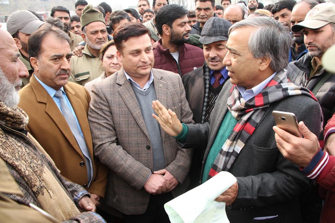 House Committee on environment visits Dal Lake