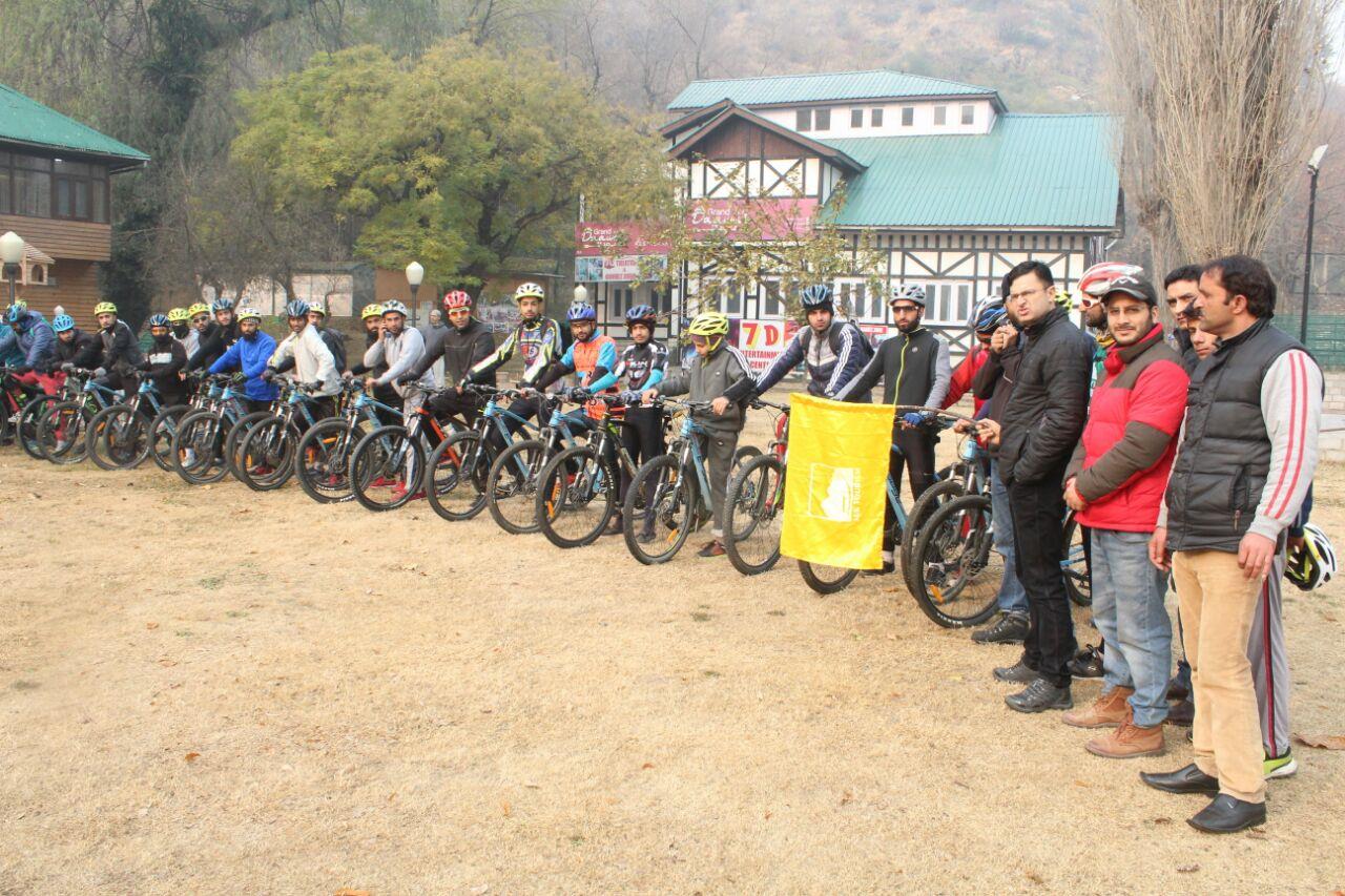 Valley Weekend draws local youth, tourists to adventure sports on Sun