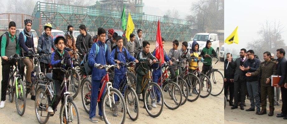 DC Srinagar flags off cycling program ‘Pedal for Democracy’
