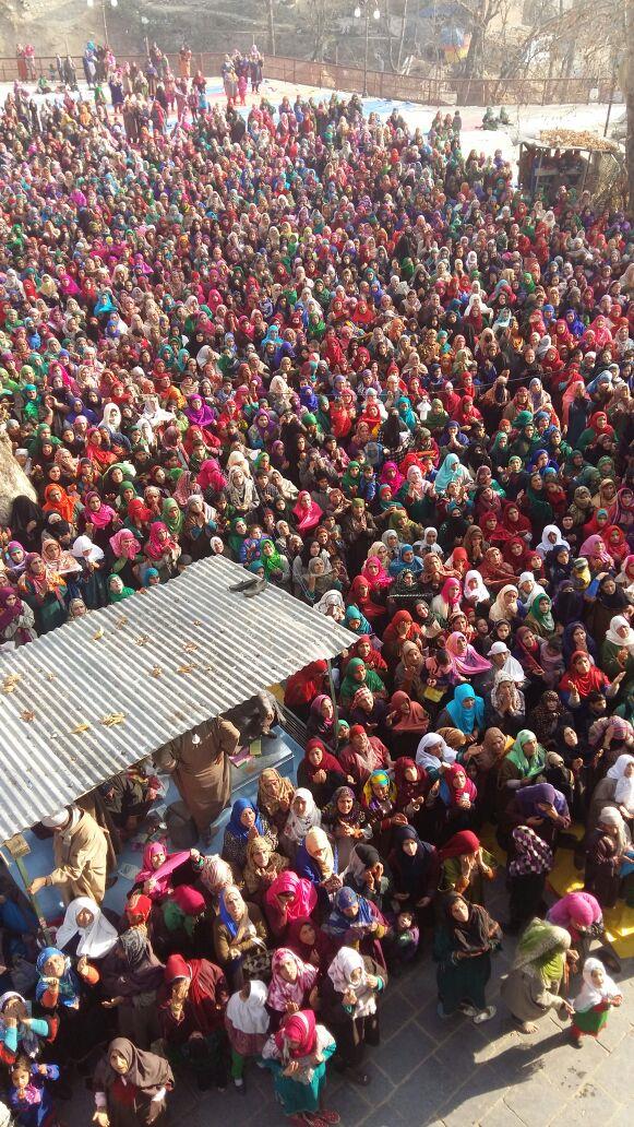 Hundreds of devotees throng to Khiram Shareef, Kabamarg shrines