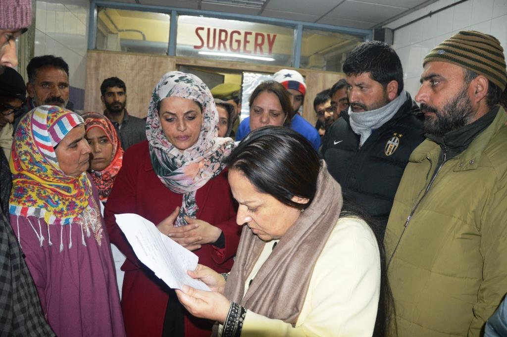 Asiea Nakash conducts surprise night inspection at LD, SMHS hospital