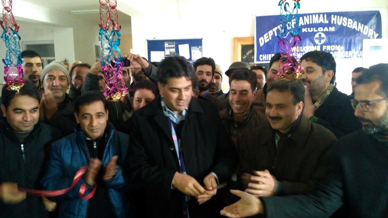 DC Kulgam inaugurates Citizen’s Facilitation Centre