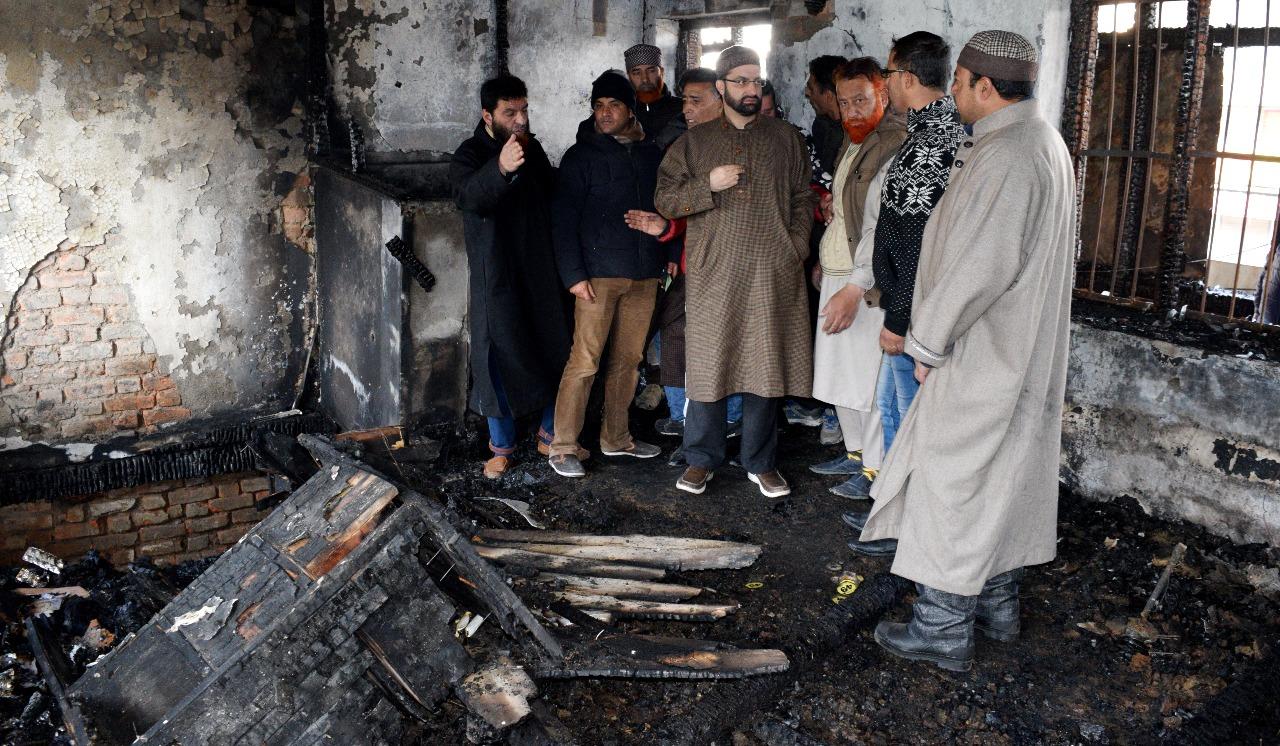 Mirwaiz released, visits Gojwara fire victims