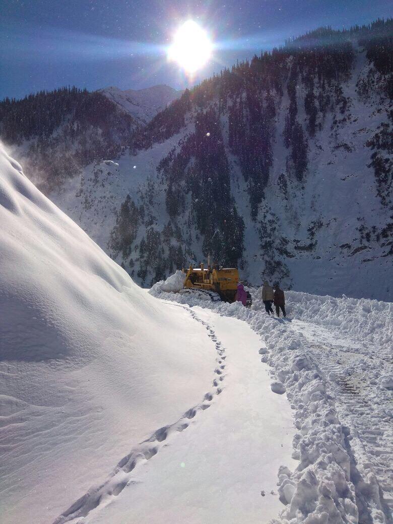 Despite weather challenges, BRO trying to open Srinagar-Leh Highway