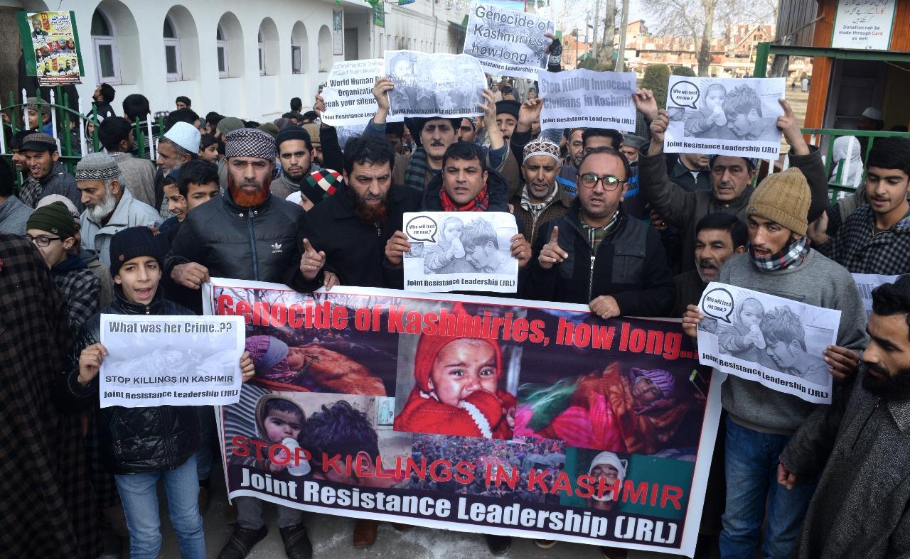 Mirwaiz denounces curbs in downtown