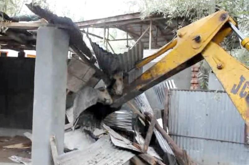 SMC demolishes 20 structures in Srinagar city