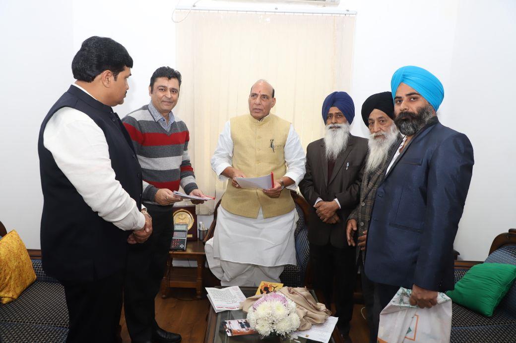 POJK displaced persons from Jammu call on Home Minister