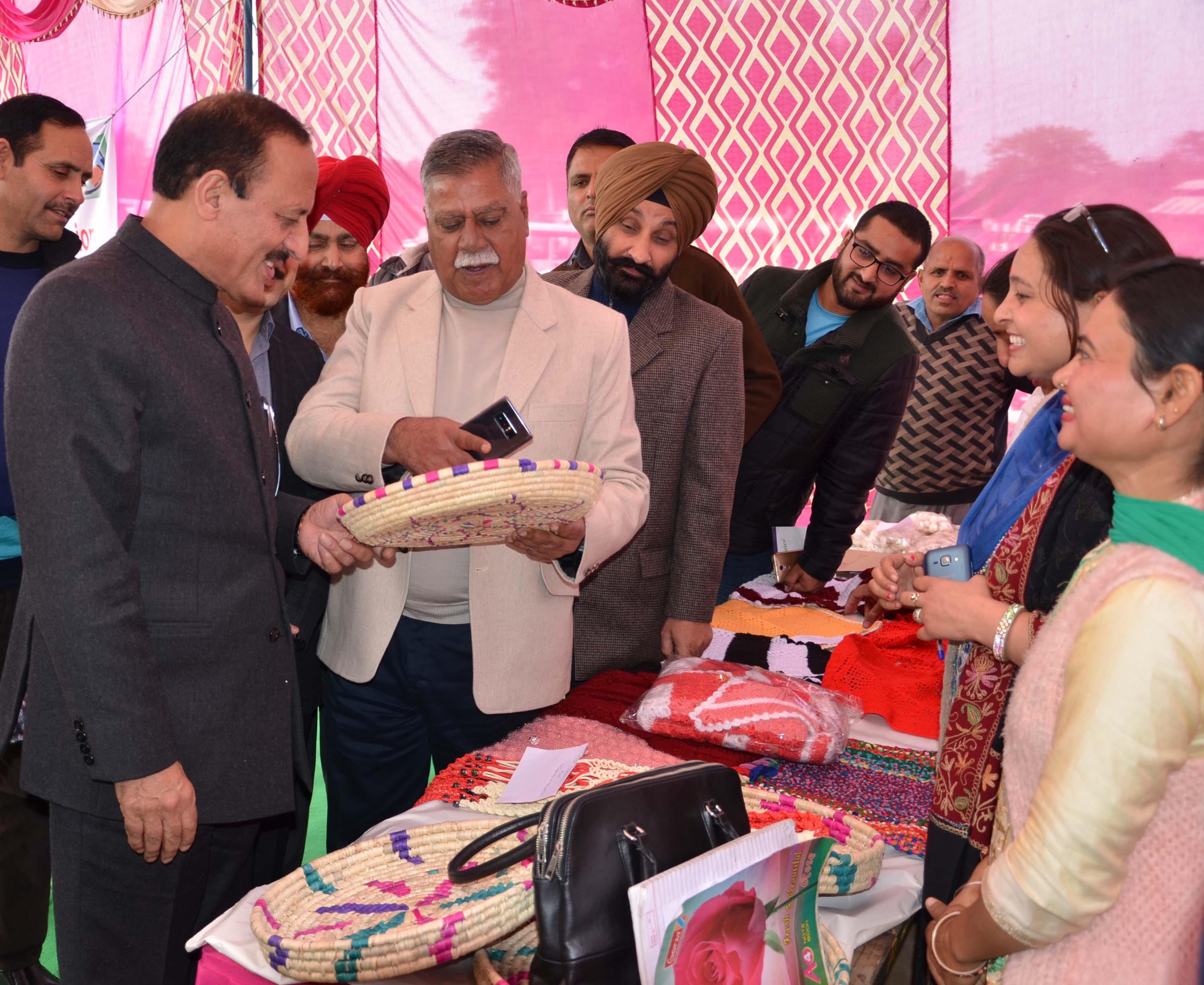 Boosting Self Esteem, Confidence among women folk biggest success of UMEED Scheme: Abdul Haq