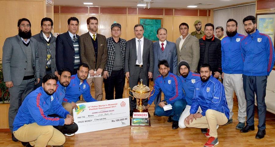 JK Bank Chairman felicitates bank’s sports board, football team